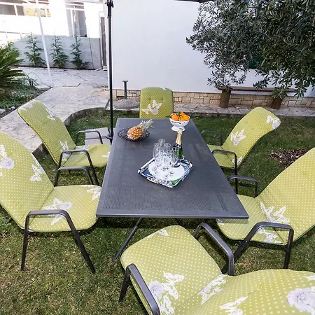 Apartmani Meriko Kastela Exterior photo