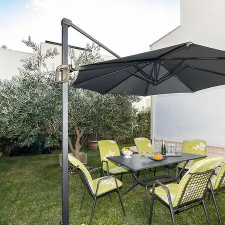 Apartmani Meriko Kastela Exterior photo