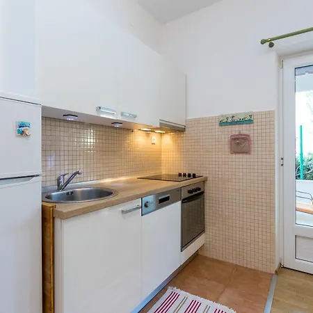 Apartmani Meriko Kastela Exterior photo